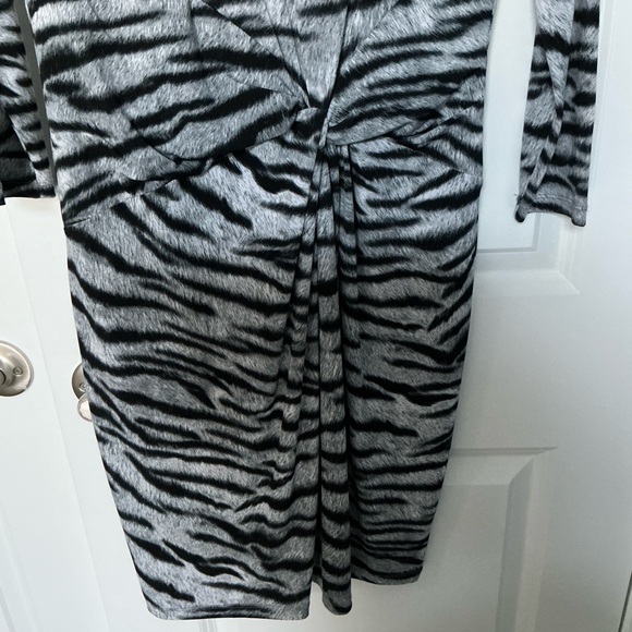 MICHAEL Michael Kors Black and Gray Patterned Long Sleeve Dress - Picture 5 of 6